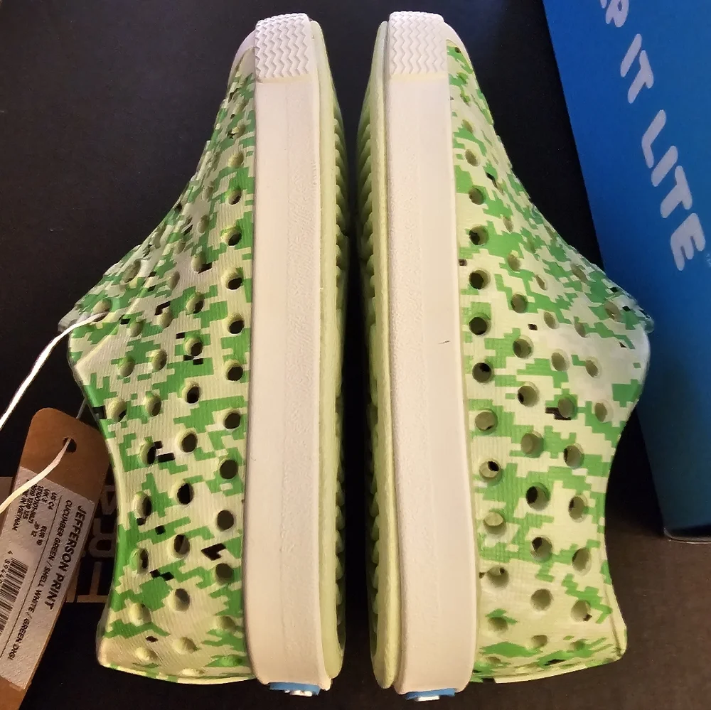 Native Jefferson Water Shoes Green White Green Digi Unisex Kid's Size 4 NEW